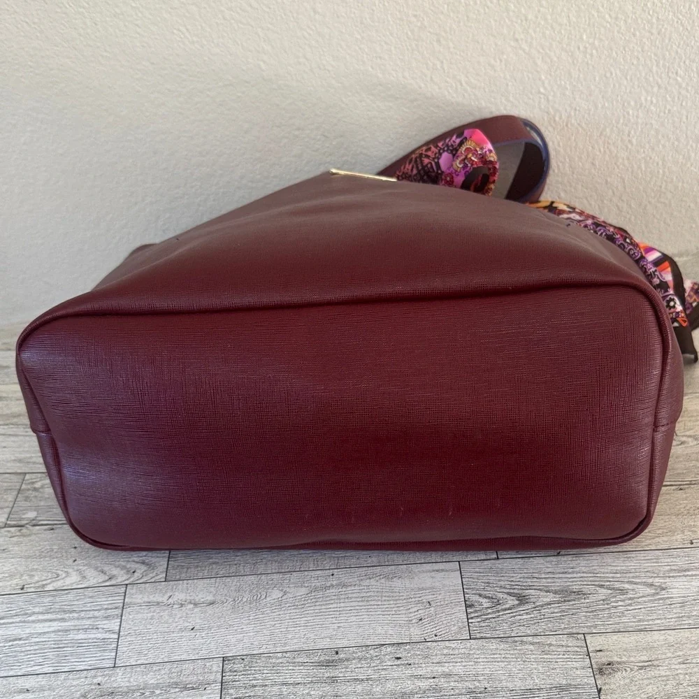 Oscar de la Renta Tote & Silk Scarf